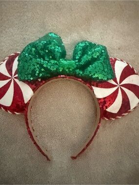 Holiday Sequin Candy Bow Ear Headband - Green and Red